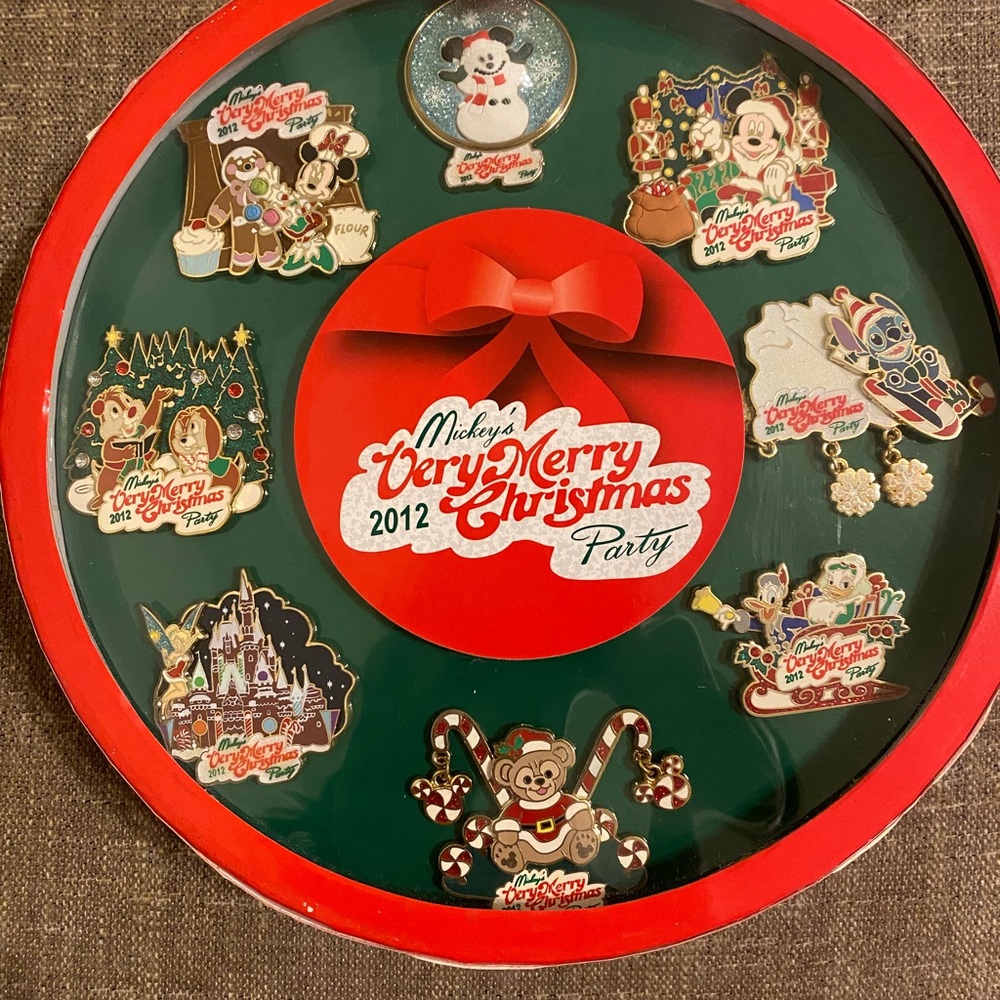 Mickeys Very Merry Christmas Party Pin set